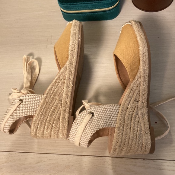 NWOT Journee Collection Monte Espadrilles - Picture 5 of 7